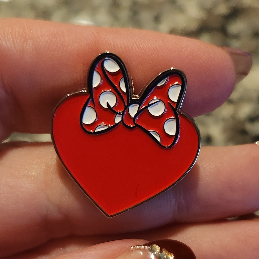 (5 For $30) Disney Pin Minnie Mouse Valentine's Day Heart Wearing Her Bow Pin